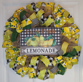 Lemon Wreath: Farmhouse Summer Lemonade Door Decor
