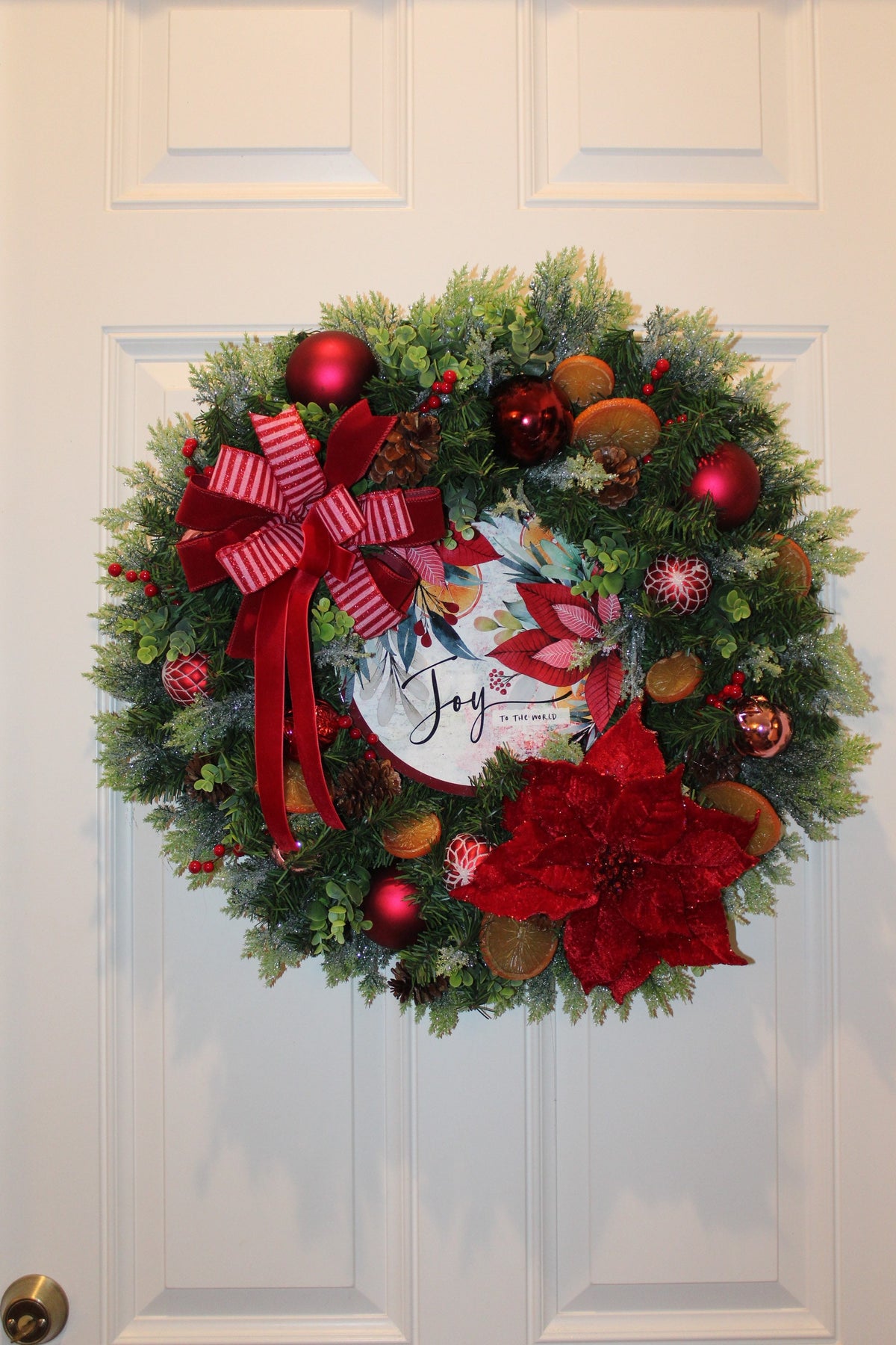 Lighted Poinsettia Christmas Wreath: Williamsburg Holiday Decor