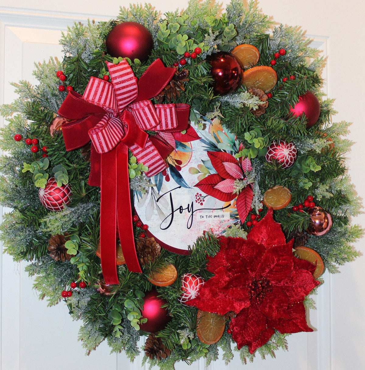 Lighted Poinsettia Christmas Wreath: Williamsburg Holiday Decor