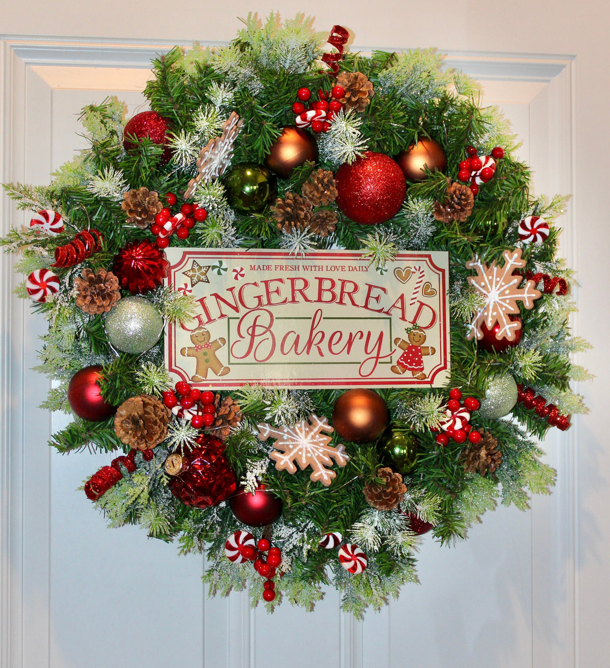 Pre-lit Gingerbread Wreath, Christmas wreath, Holiday Decor, Evergreen