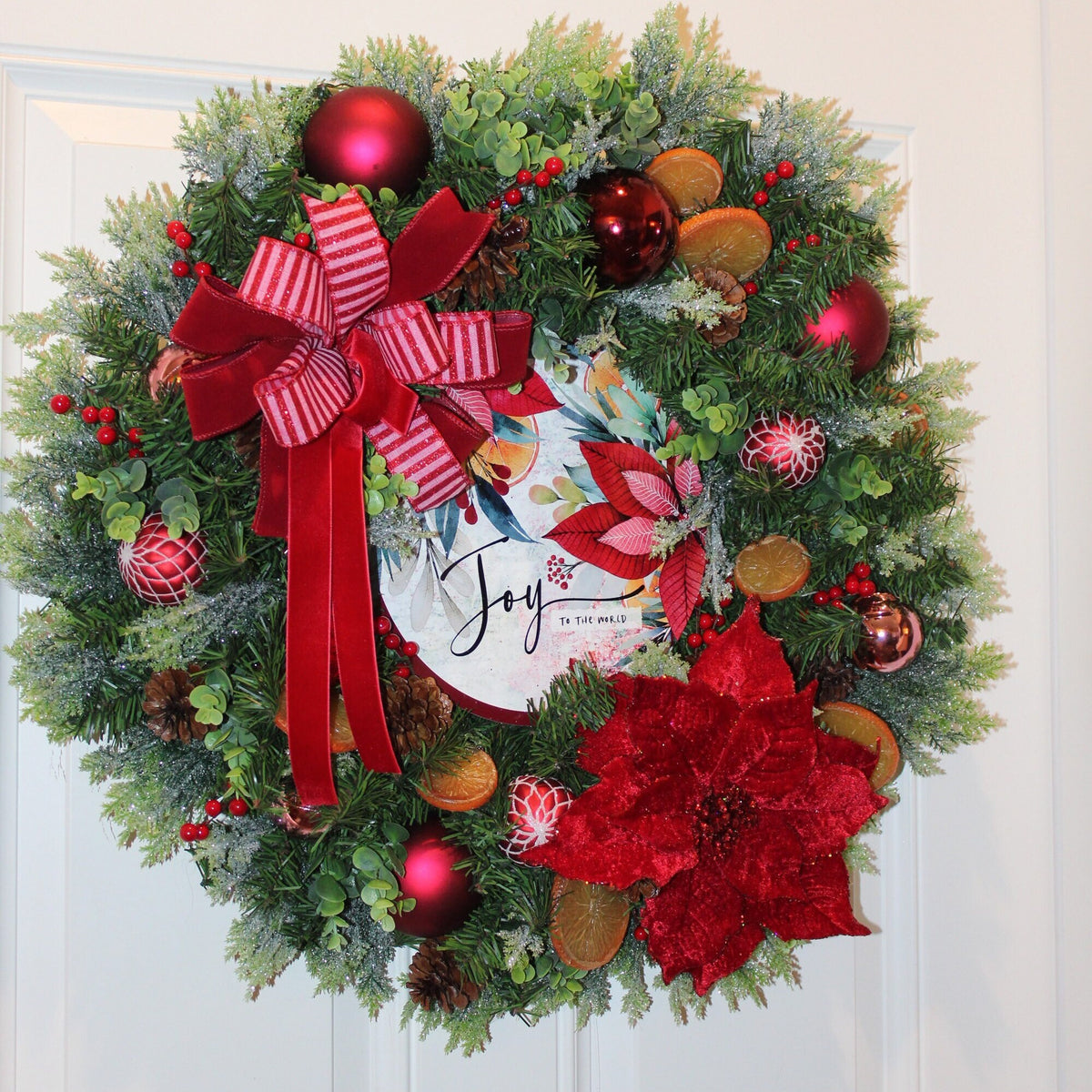 Lighted Poinsettia Christmas Wreath: Williamsburg Holiday Decor