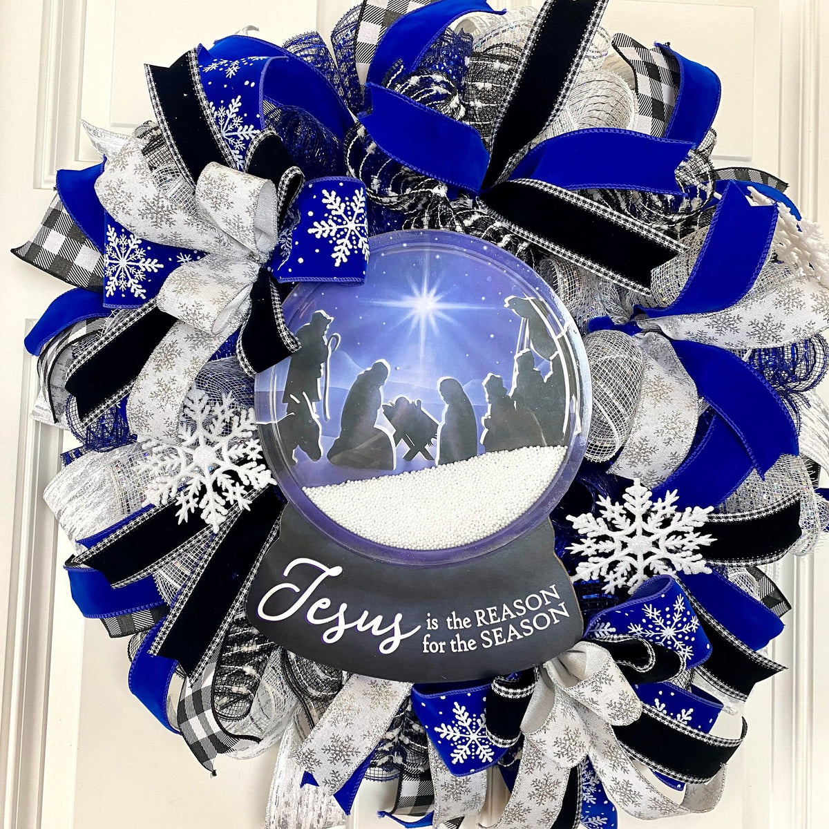 Christmas Nativity Snow Globe Wreath