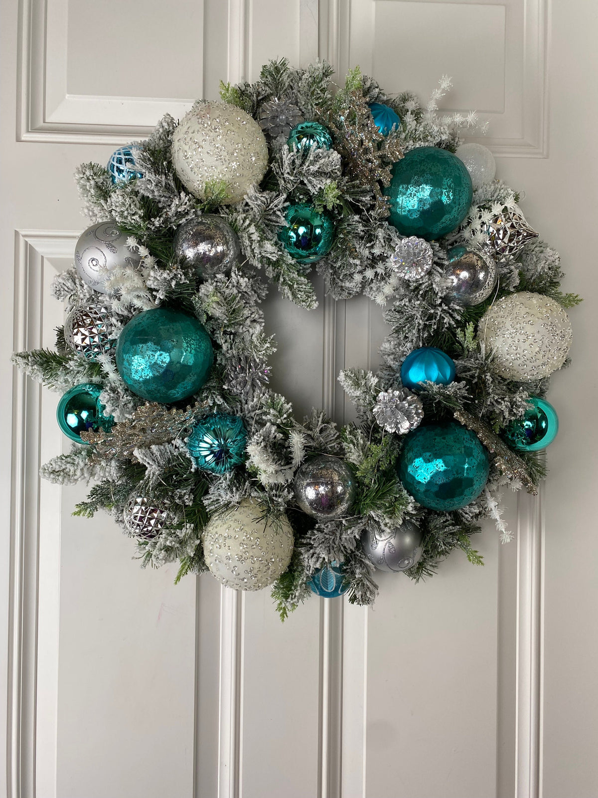 Lighted Blue Snowflake Christmas Ornament Wreath