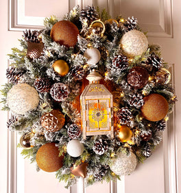 Lighted Christmas Lantern Wreath