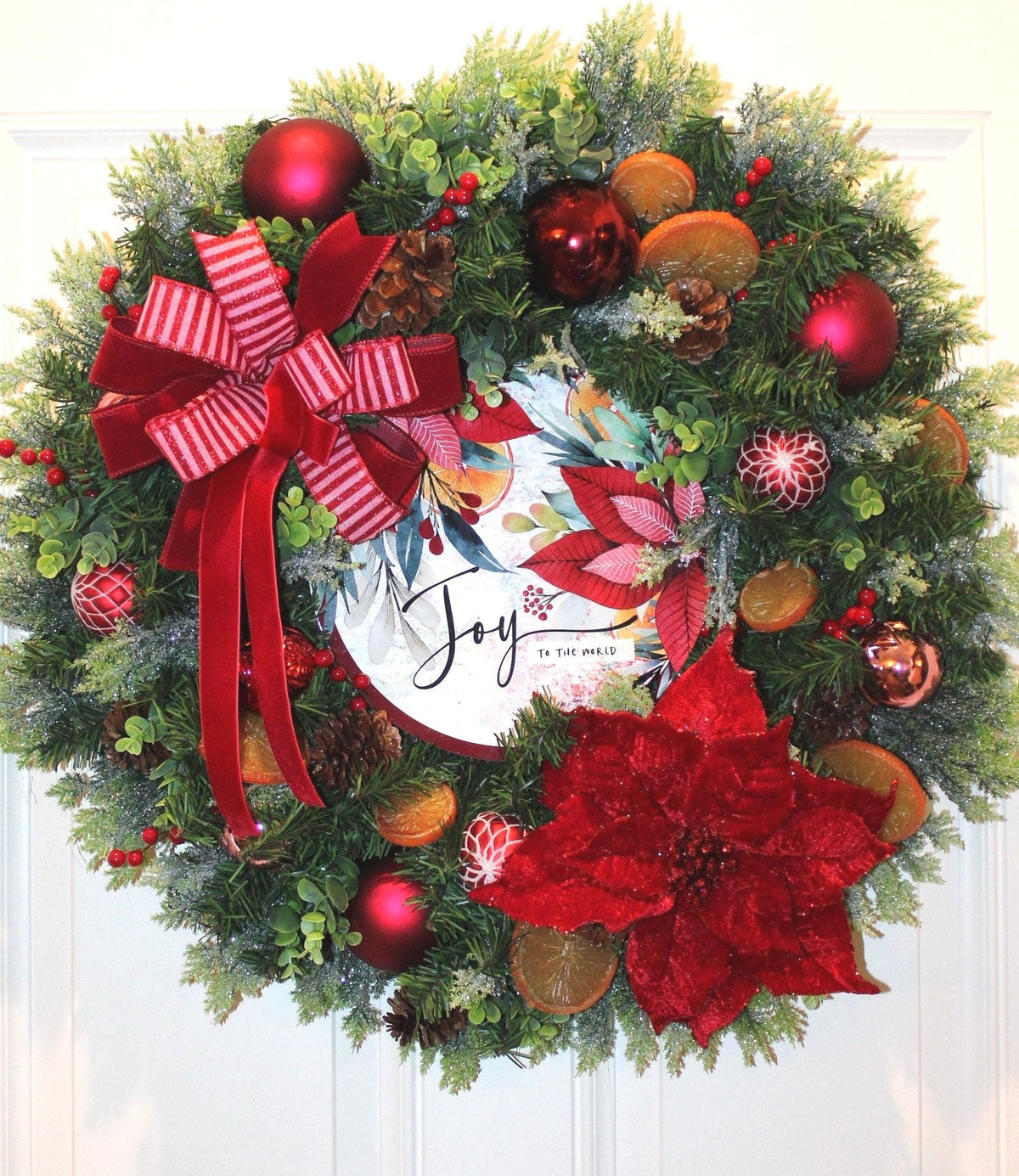 Lighted Poinsettia Christmas Wreath: Williamsburg Holiday Decor