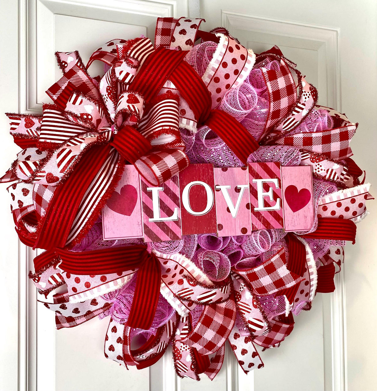 Elegant Valentine Wreath - Romantic Door Decor for Lovebirds