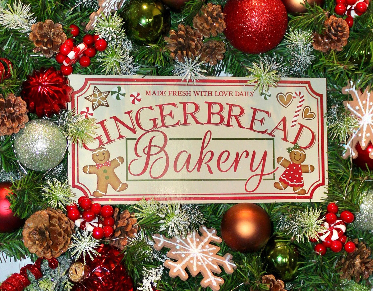 Pre-lit Gingerbread Wreath, Christmas wreath, Holiday Decor, Evergreen