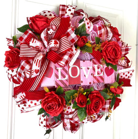 Elegant Valentine Wreath - Romantic Door Decor for Lovebirds