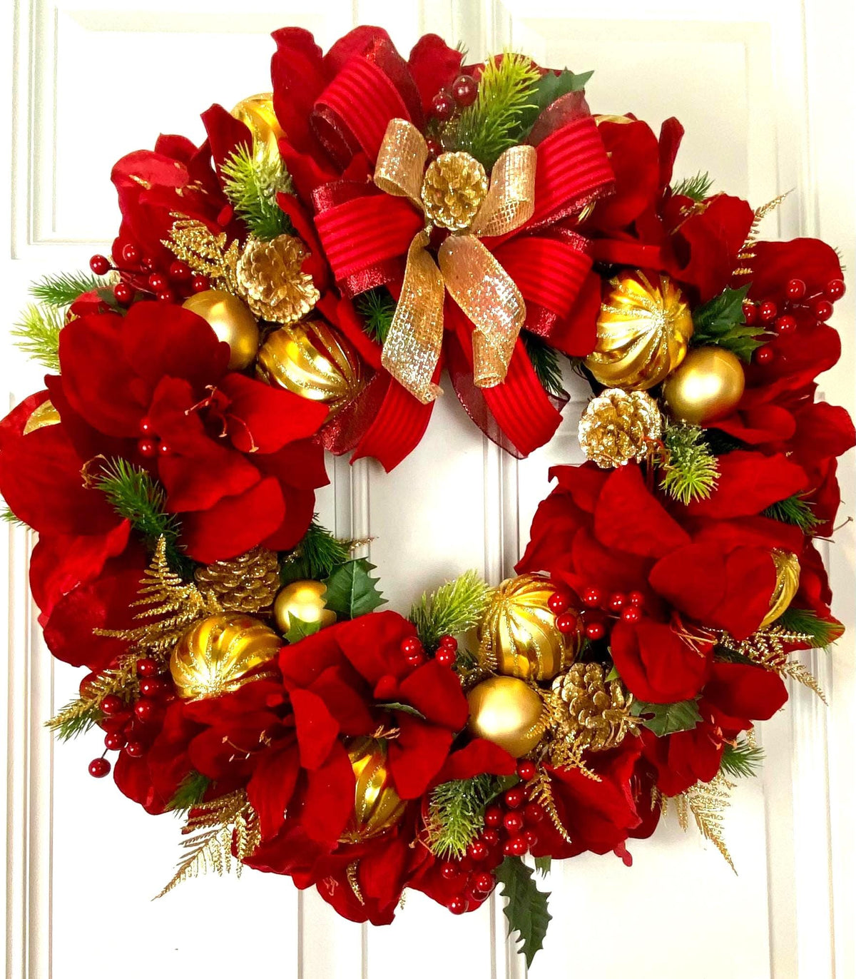 Lighted Red Amaryllis Pinecone Ornament Wreath: Winter Holiday Porch Decor
