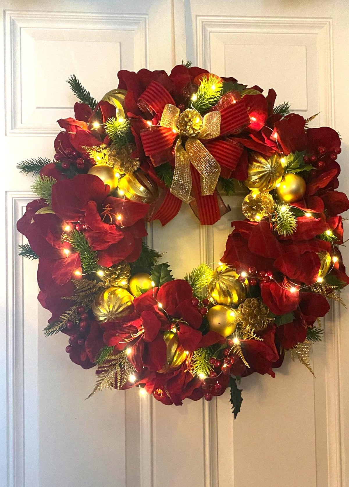 Lighted Red Amaryllis Pinecone Ornament Wreath: Winter Holiday Porch Decor