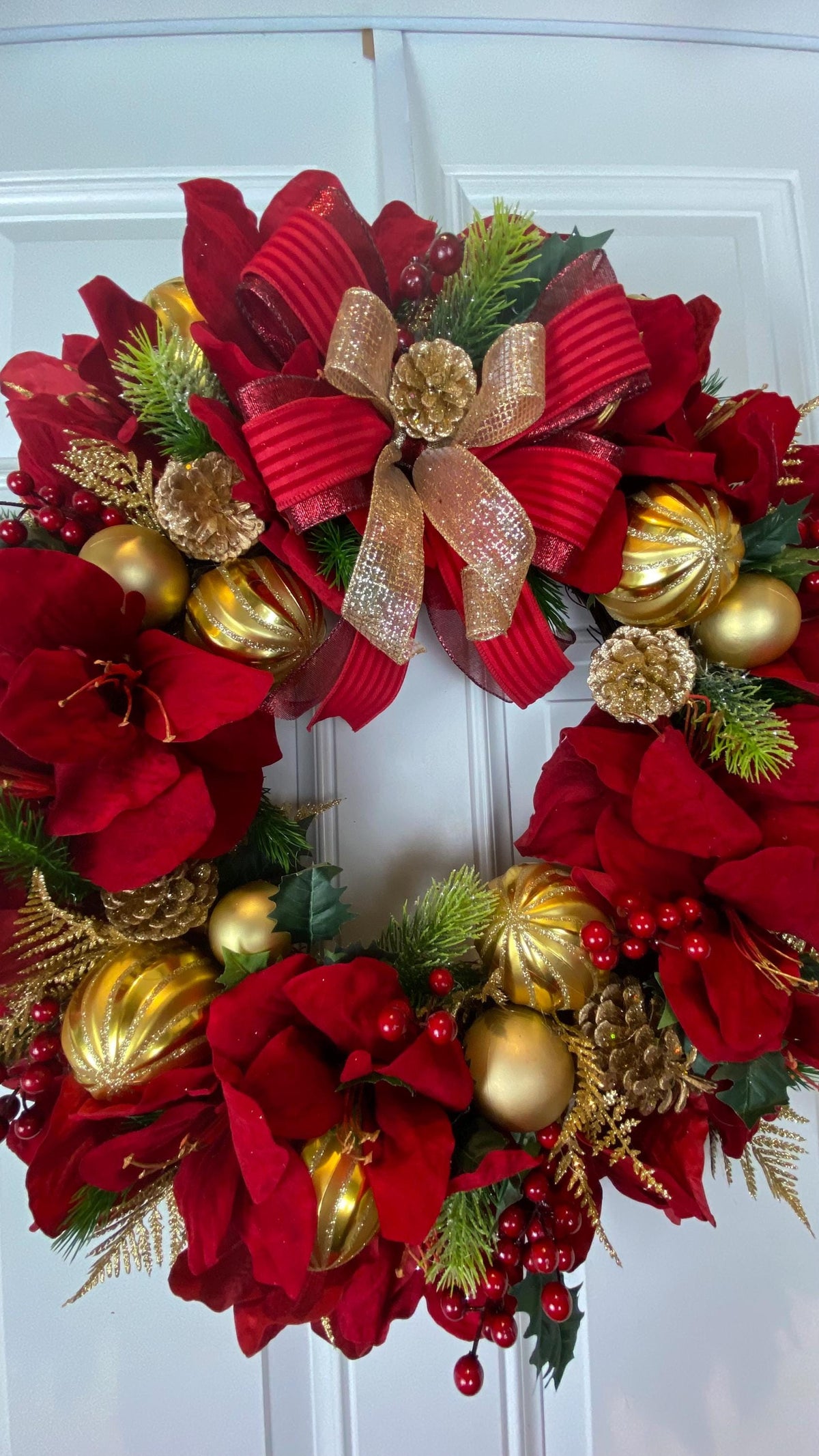 Lighted Red Amaryllis Pinecone Ornament Wreath: Winter Holiday Porch Decor