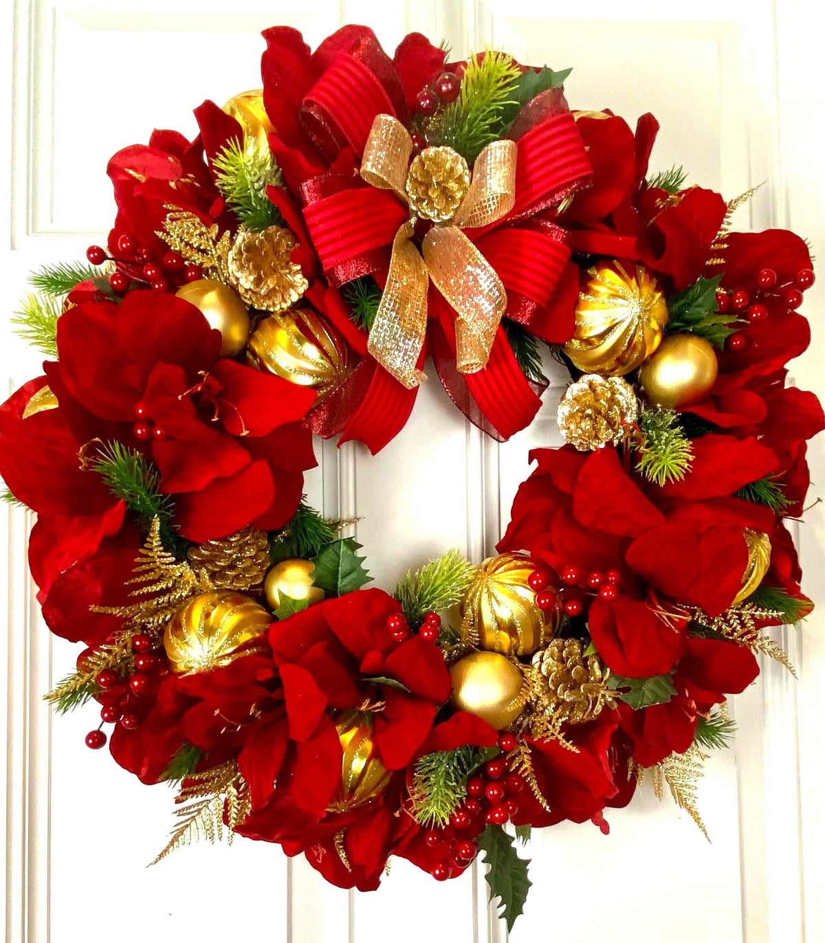 Lighted Red Amaryllis Pinecone Ornament Wreath: Winter Holiday Porch Decor